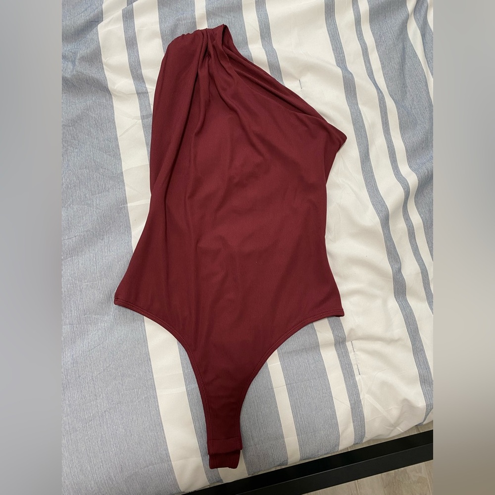 NWT Lulus Confidence and Charm Wine Red Ribbed Knot One Shoulder Bodysuit - Picture 5 of 5